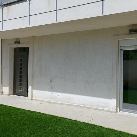 Gianni & Sophia Airport House Apartment Artemida  Bagian luar foto