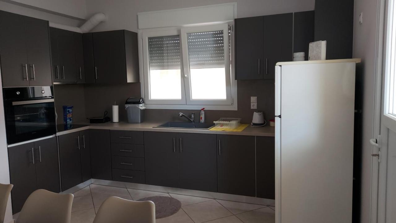 Gianni & Sophia Airport House Apartment Artemida  Bagian luar foto