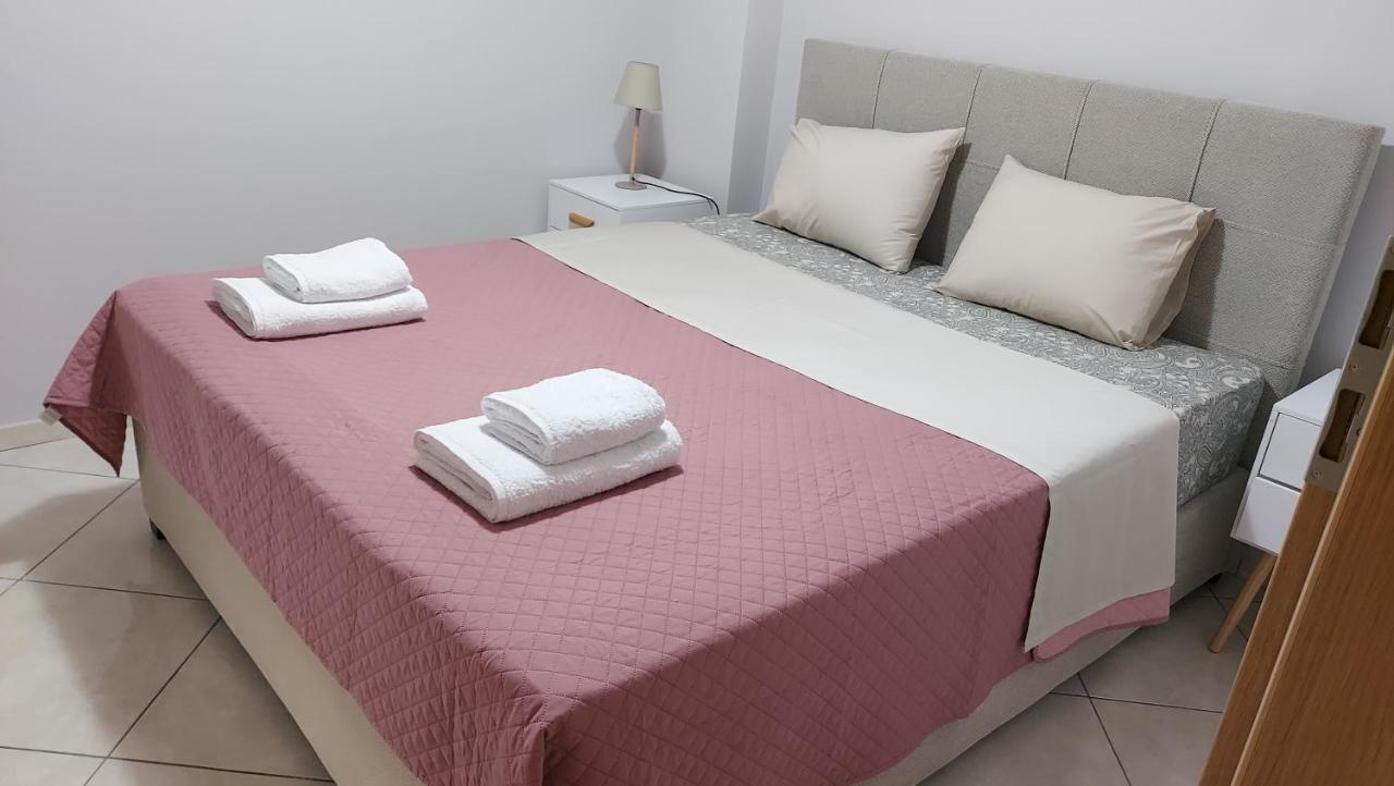 Gianni & Sophia Airport House Apartment Artemida  Bagian luar foto